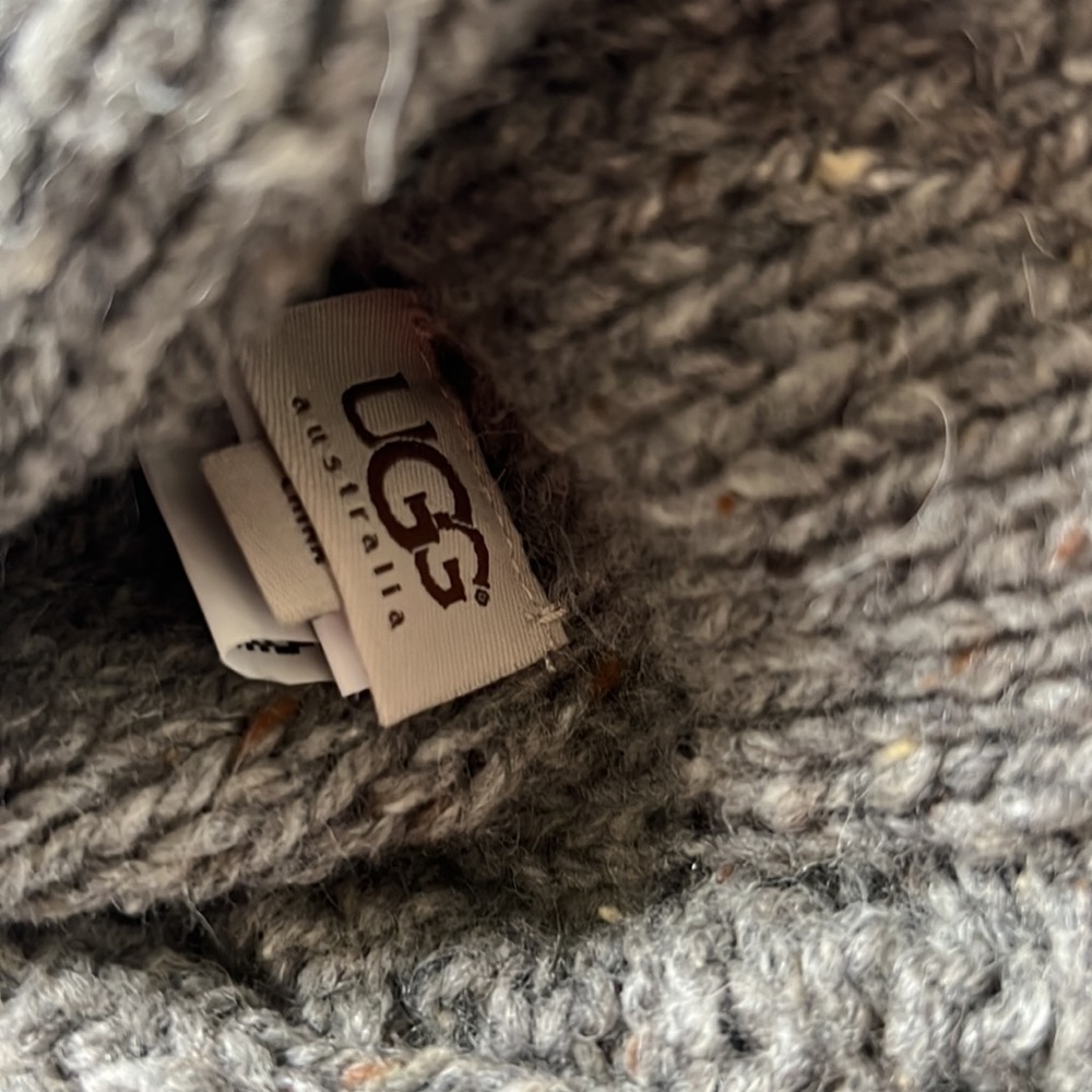 Ugg Gray Marked Cable Infinity Scarf - image 6